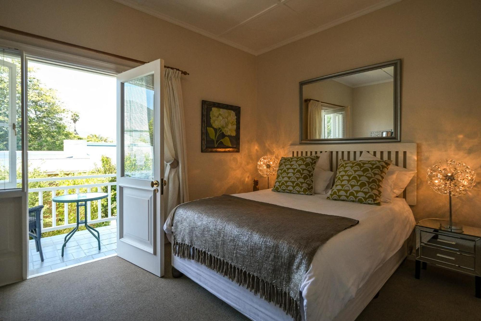 Oude Berg Guesthouse - 10 Caledon Street George Ruang foto