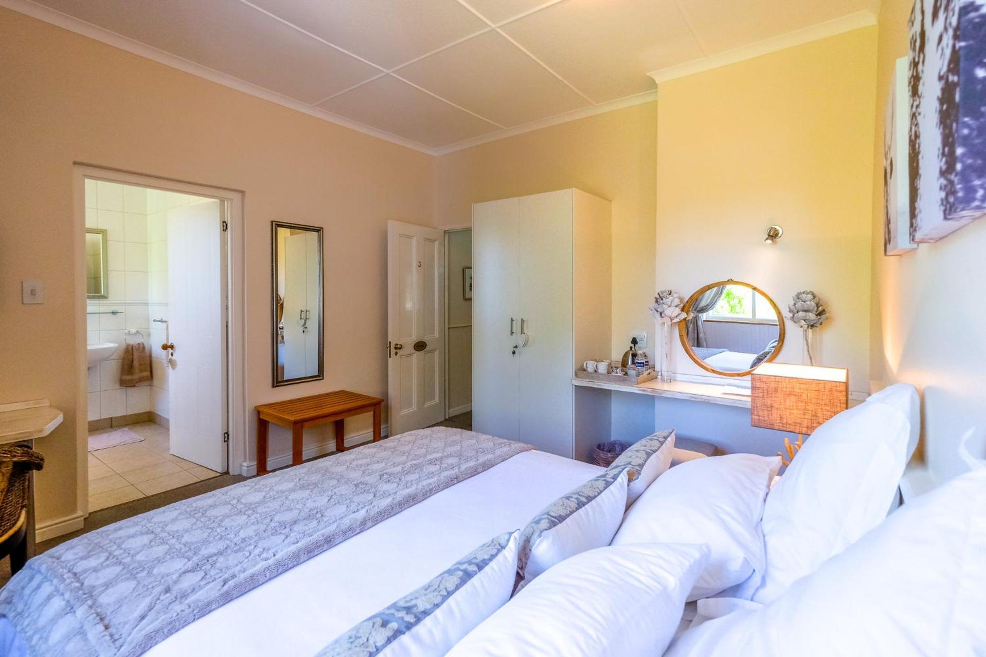 Oude Berg Guesthouse - 10 Caledon Street George Ruang foto